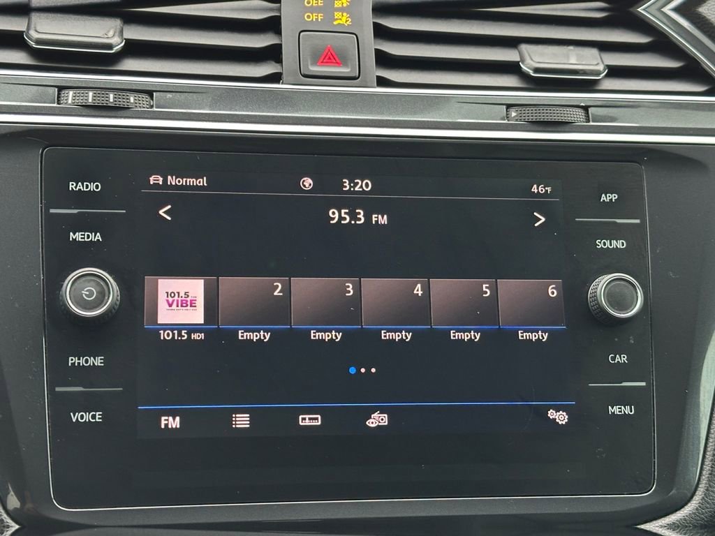 Used 2020 Volkswagen Tiguan SE image 14