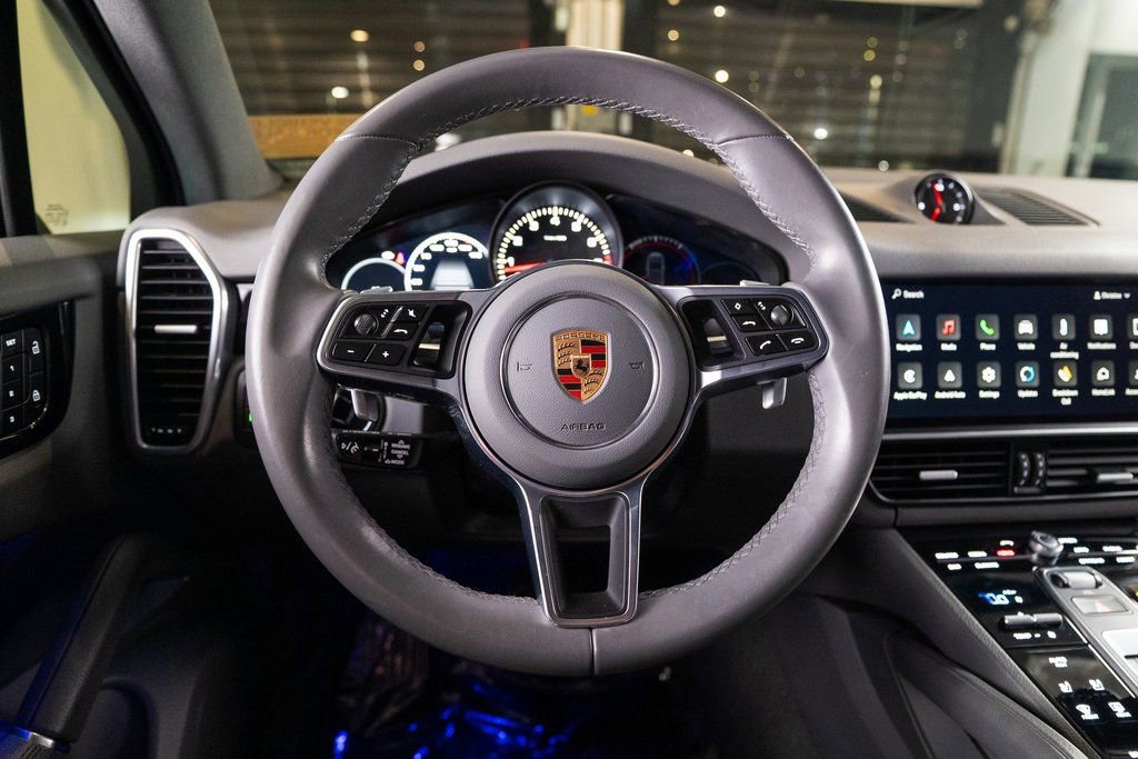 Certified 2023 Porsche Cayenne Platinum Edition image 32