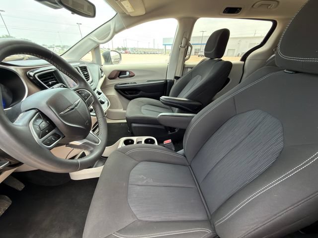 Used 2024 Chrysler Voyager LX FWD image 23
