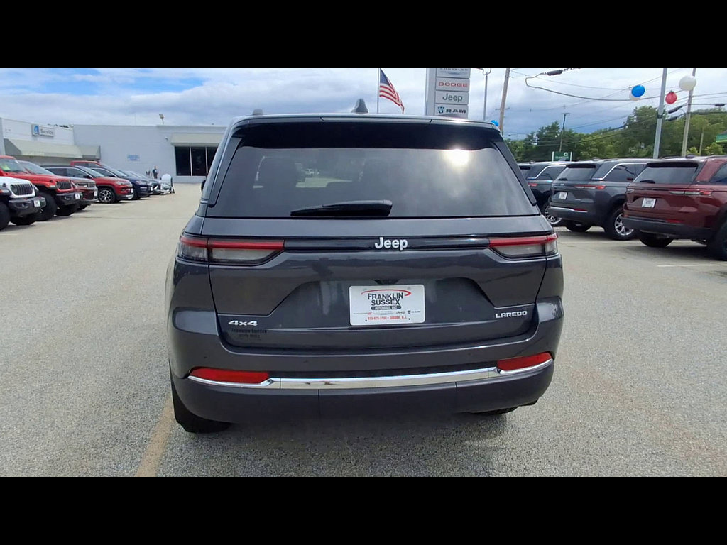 Used 2026 Jeep Grand Cherokee Laredo w/ MOPAR Finishing Package AWD/4WD image 7