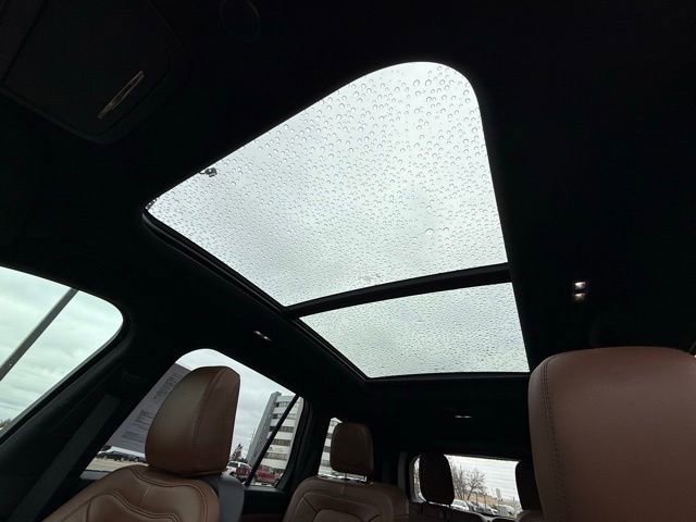 Used 2022 Lincoln Aviator Reserve w/ Equipment Group 201A AWD/4WD image 3