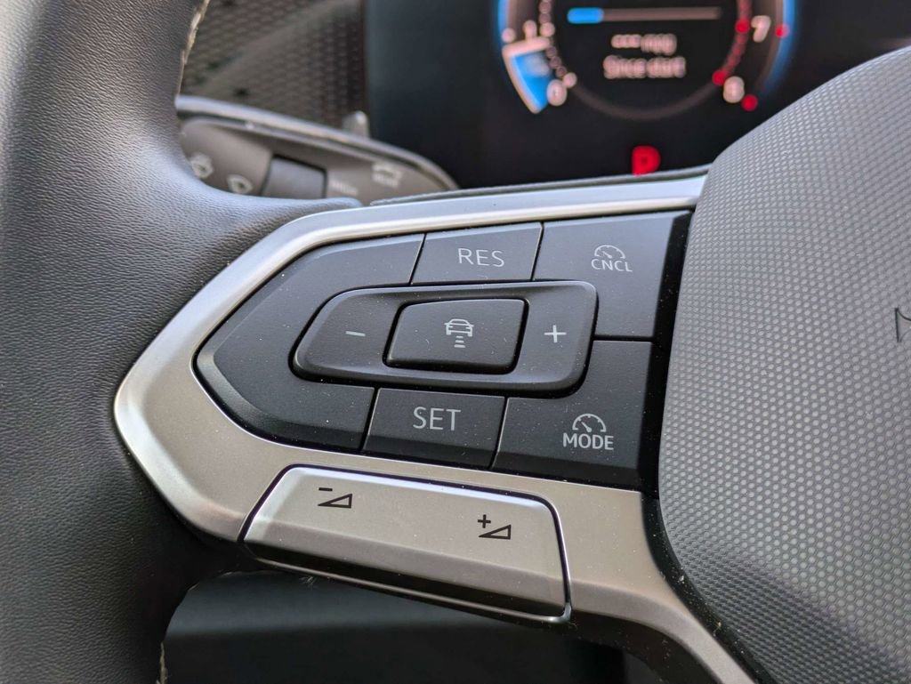 Certified 2025 Volkswagen Tiguan S w/ 18" Wheel Package image 33