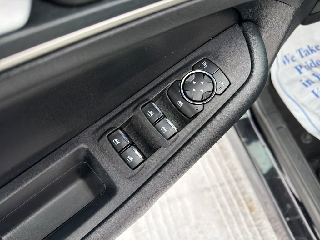 Used 2024 Ford Edge SEL image 11