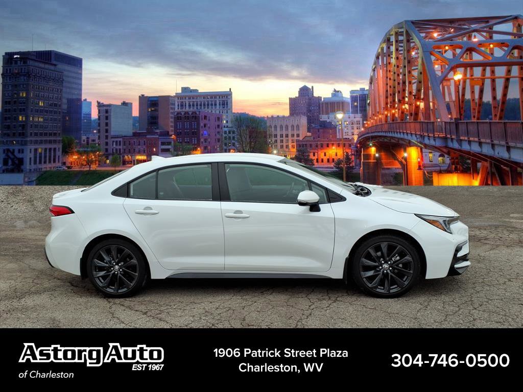 Used 2023 Toyota Corolla SE w/ Carpet Mat Package (TMS) image 2