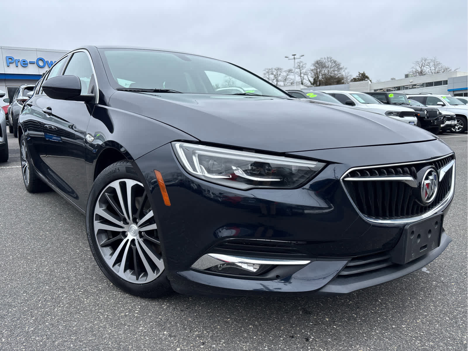 Used 2020 Buick Regal Essence image 2
