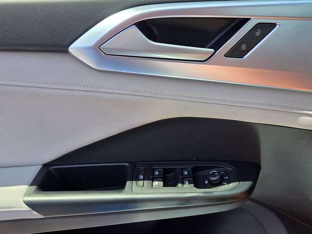 New 2026 Volkswagen Taos SE FWD image 28