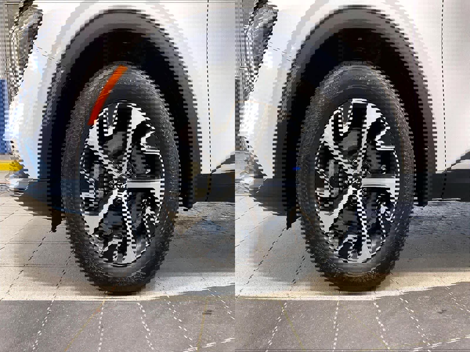 Used 2023 Kia Sportage EX AWD/4WD image 7