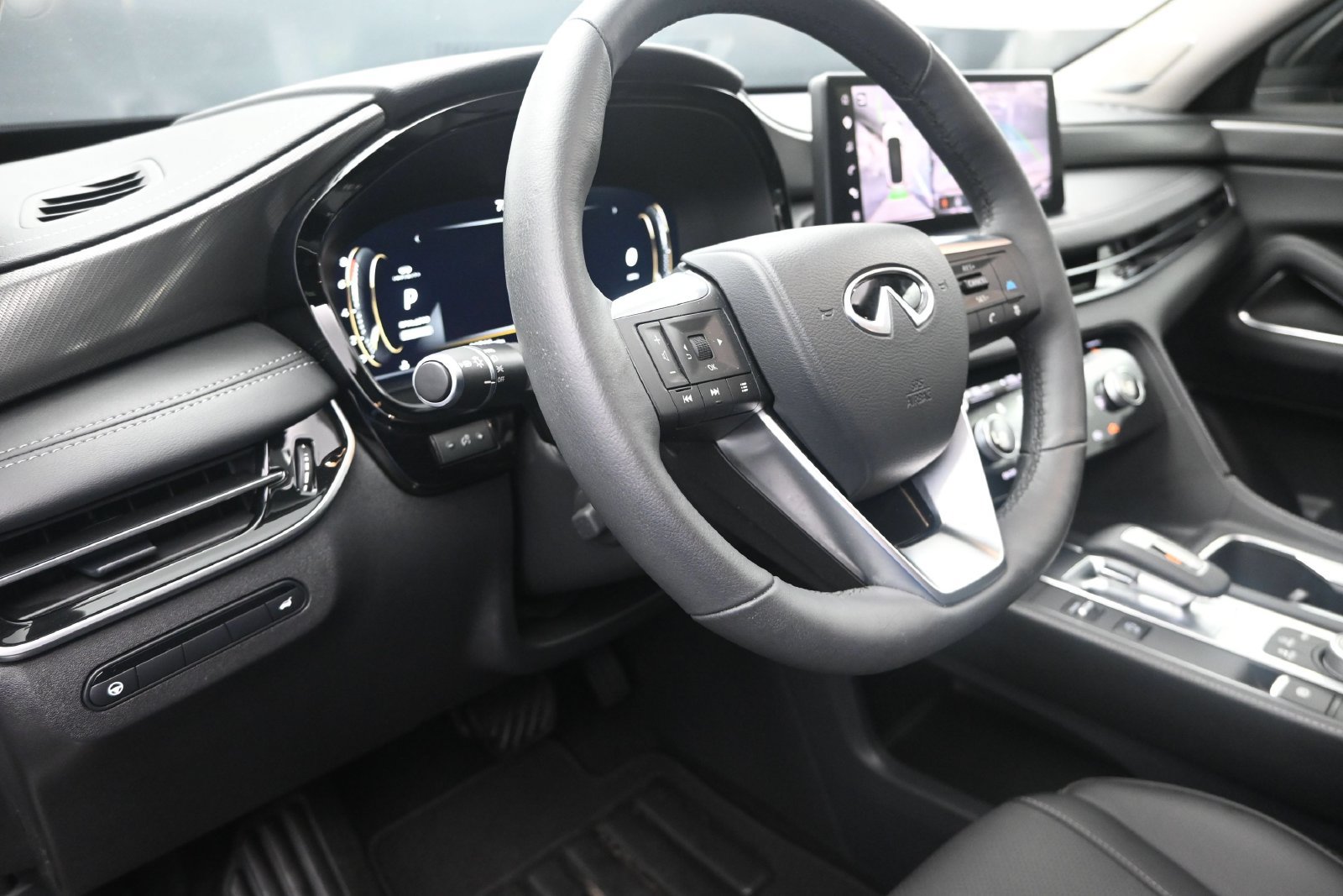 Used 2026 INFINITI QX60 Luxe w/ Cargo Package FWD image 12