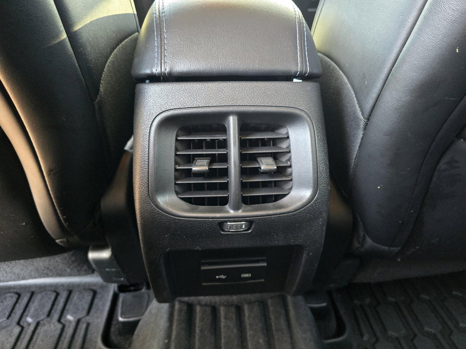 Used 2019 Jeep Cherokee Latitude Plus image 24