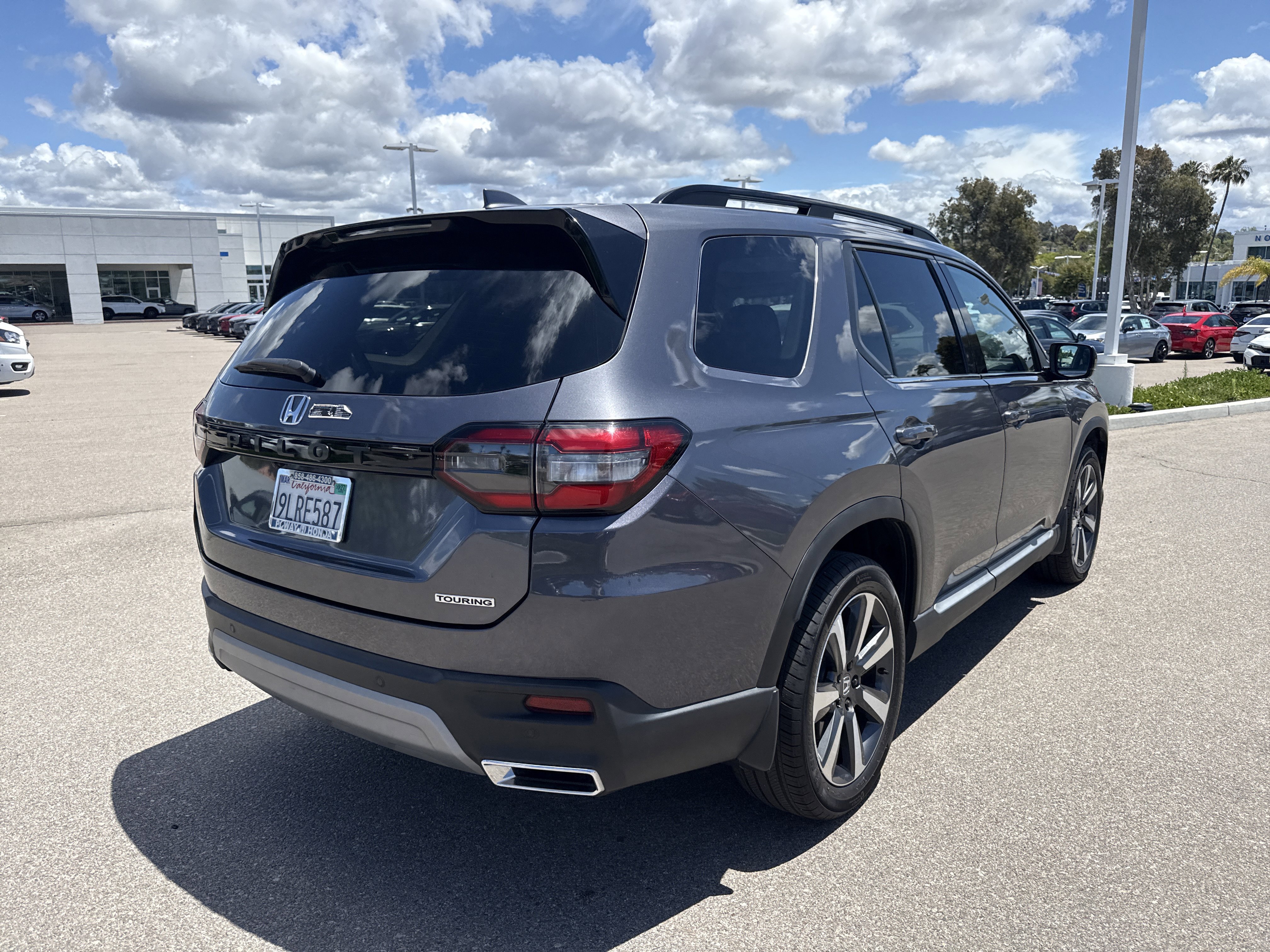Certified 2024 Honda Pilot Touring image 5