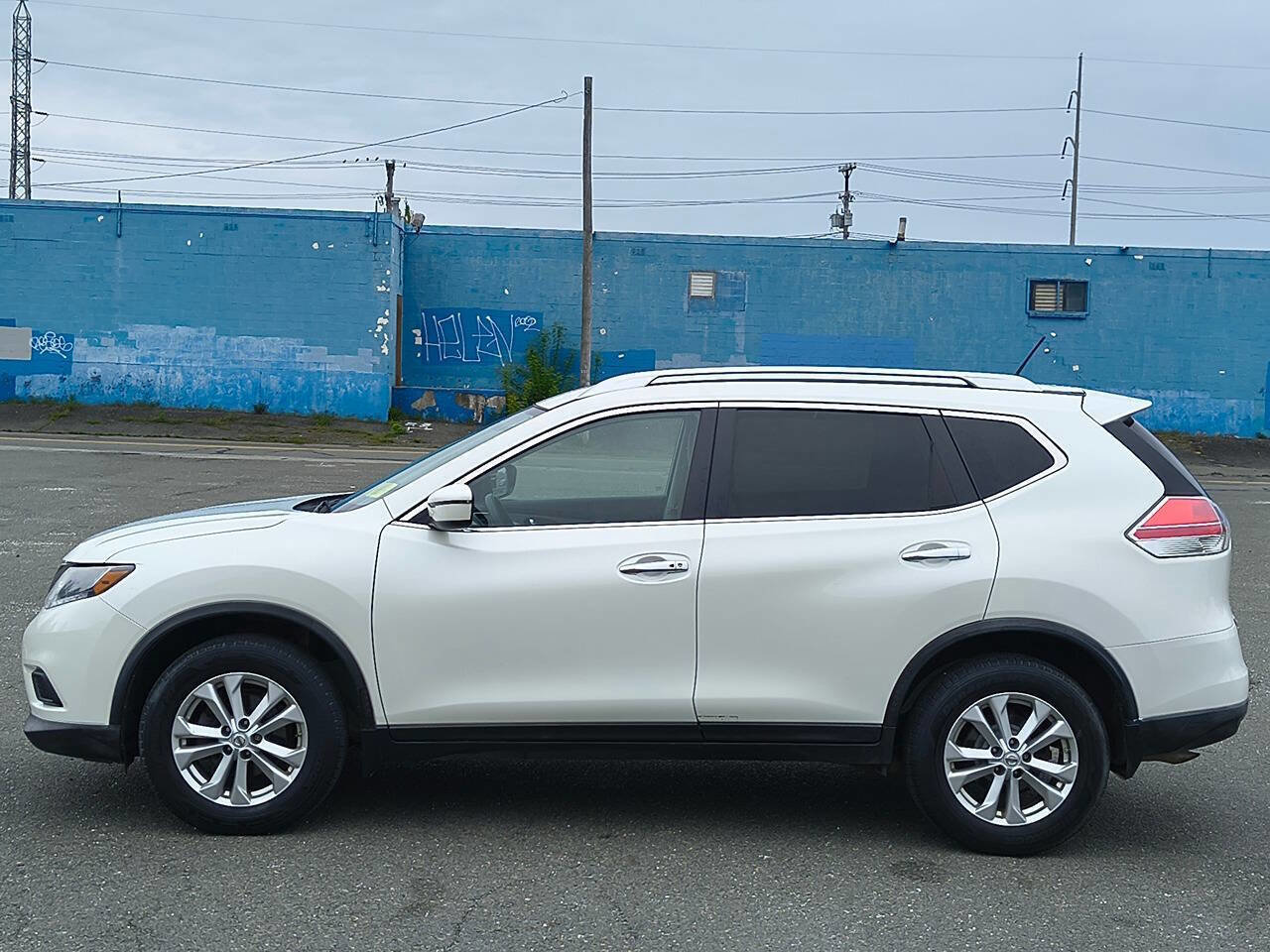 Used 2016 Nissan Rogue SV AWD/4WD image 4