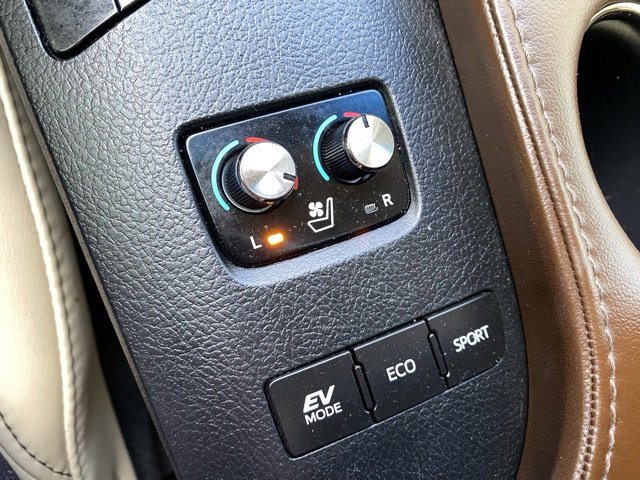 Used 2015 Toyota Avalon Limited image 14