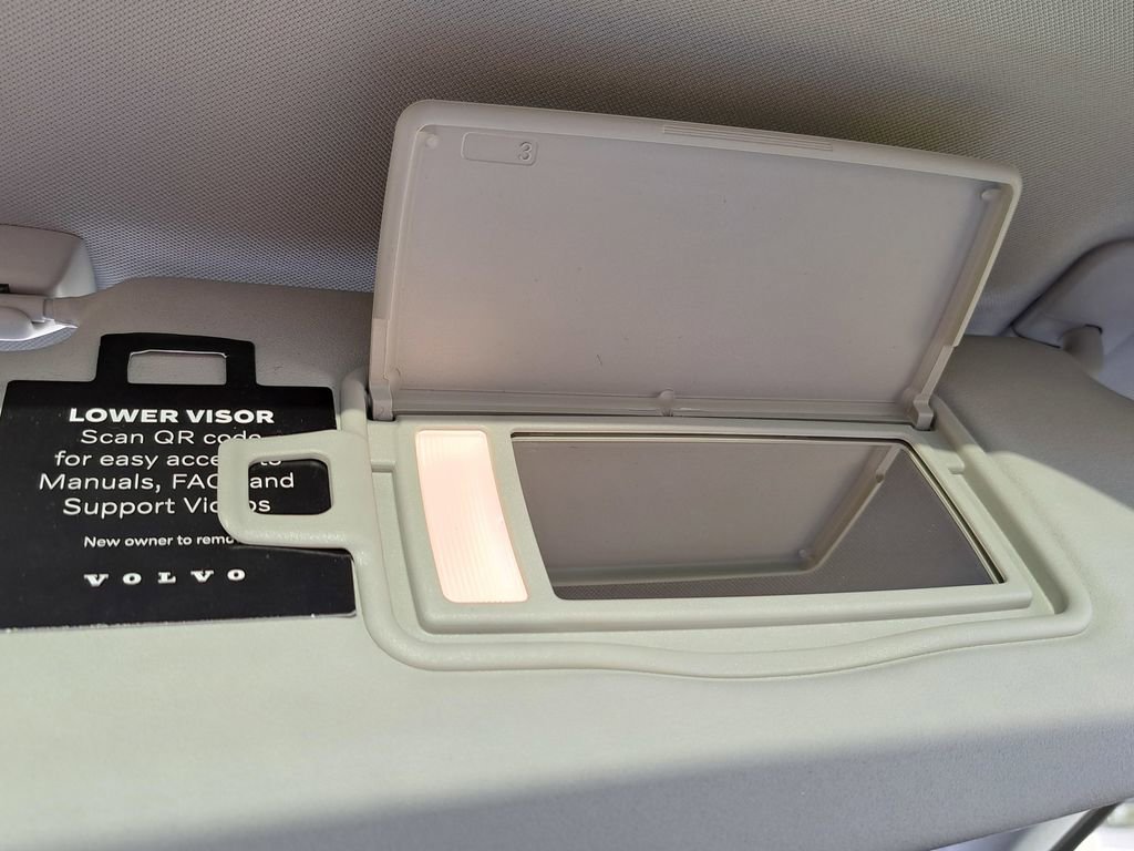 Used 2023 Volvo XC60 B5 Ultimate w/ Climate Package image 17