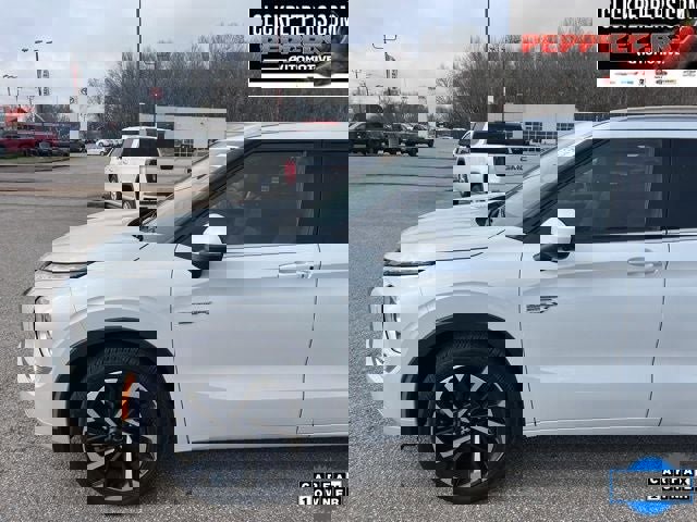 Used 2024 Mitsubishi Outlander SEL Black Edition image 2