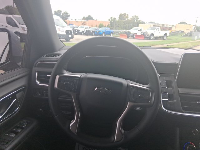 Used 2023 Chevrolet Suburban Z71 w/ Luxury Package AWD/4WD image 24