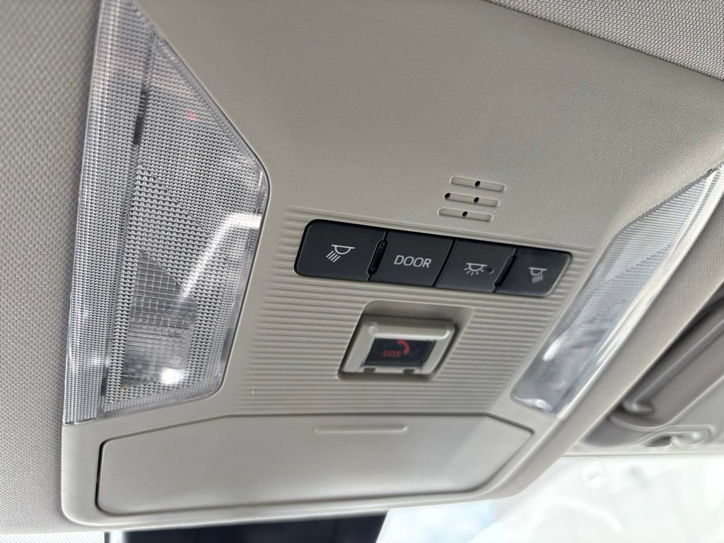 Used 2025 Toyota RAV4 XLE FWD image 31