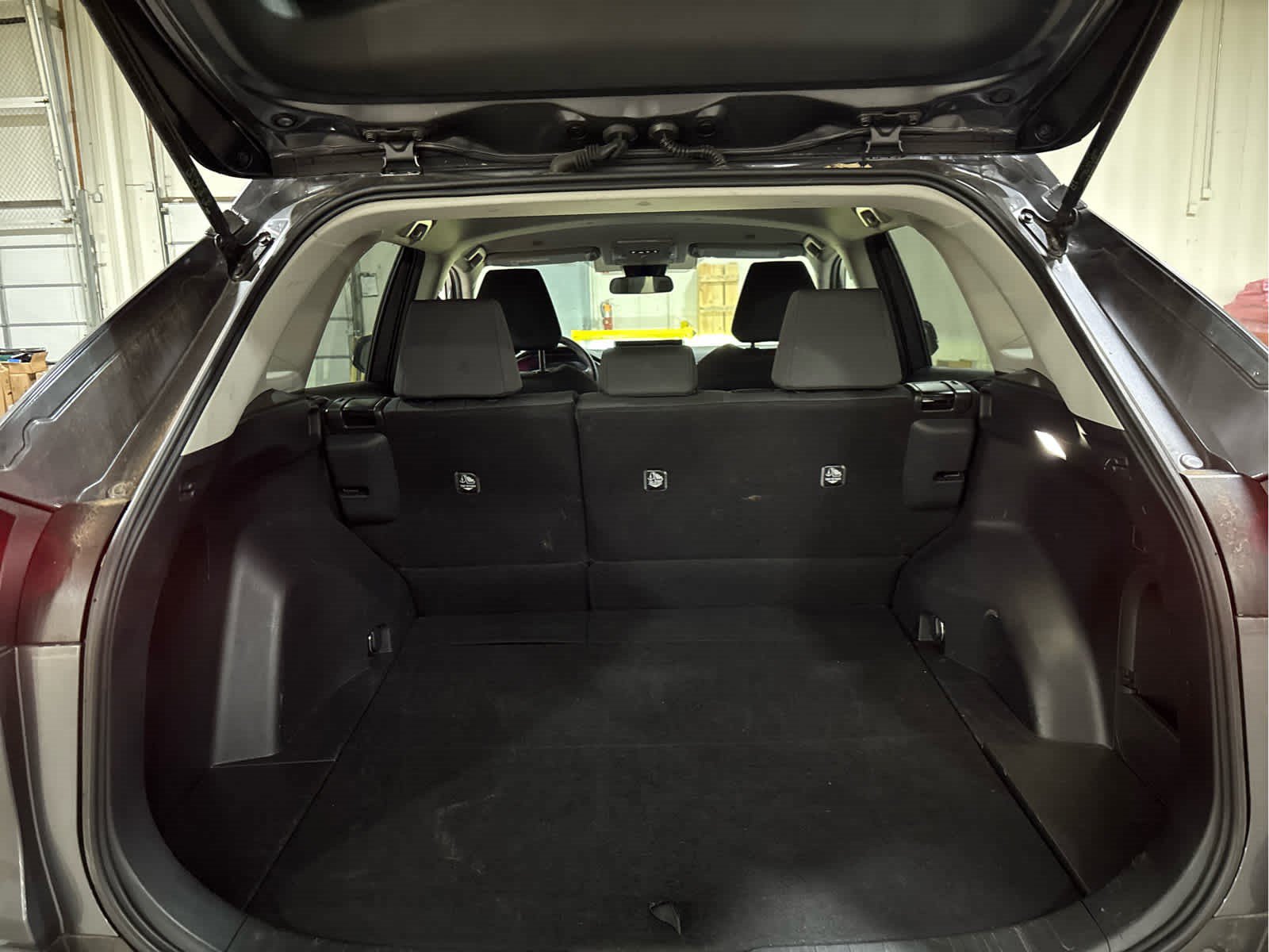 Used 2025 Toyota RAV4 XLE AWD/4WD image 7