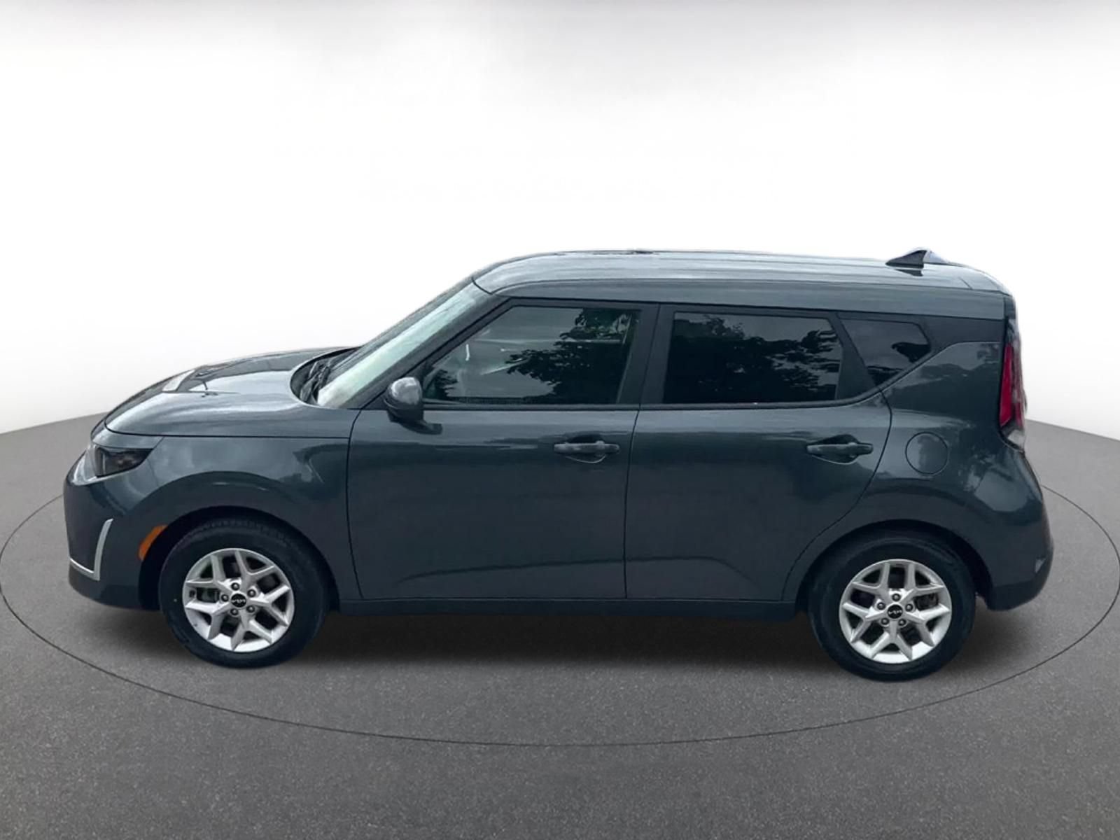 Used 2025 Kia Soul LX w/ LX Technology Package FWD image 9