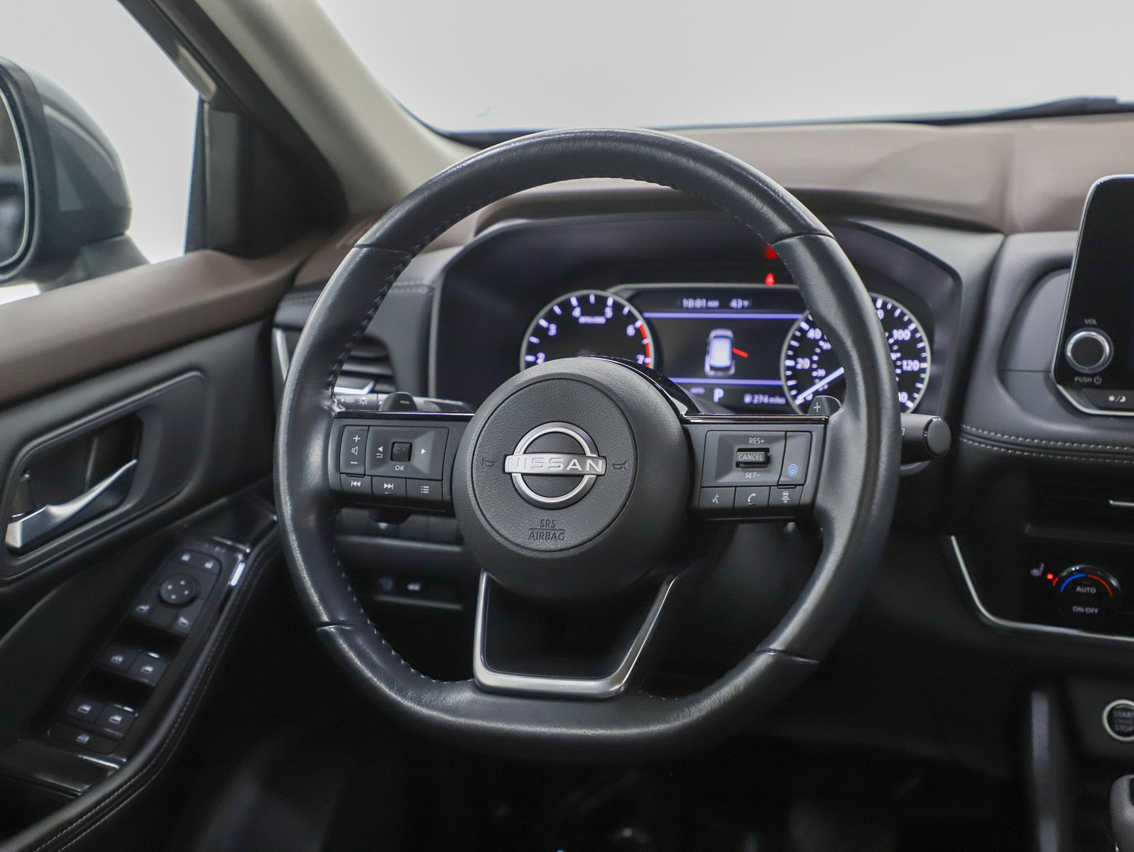 Used 2023 Nissan Rogue SV w/ SV Premium B Package image 14