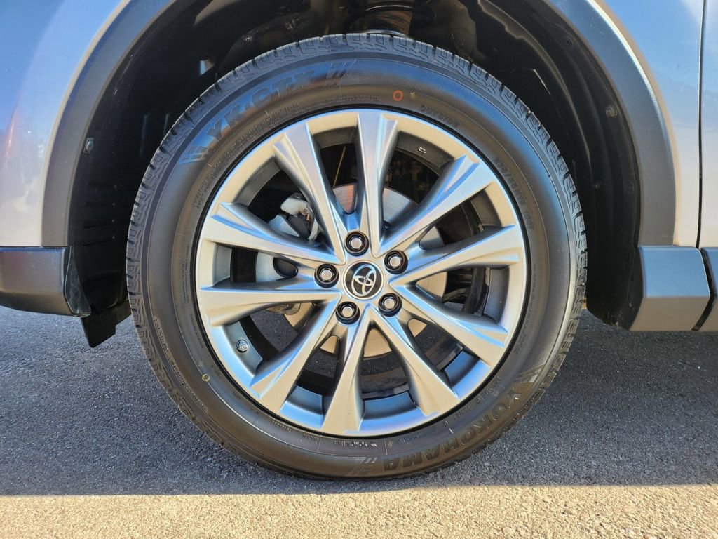 Used 2016 Toyota RAV4 Limited image 32