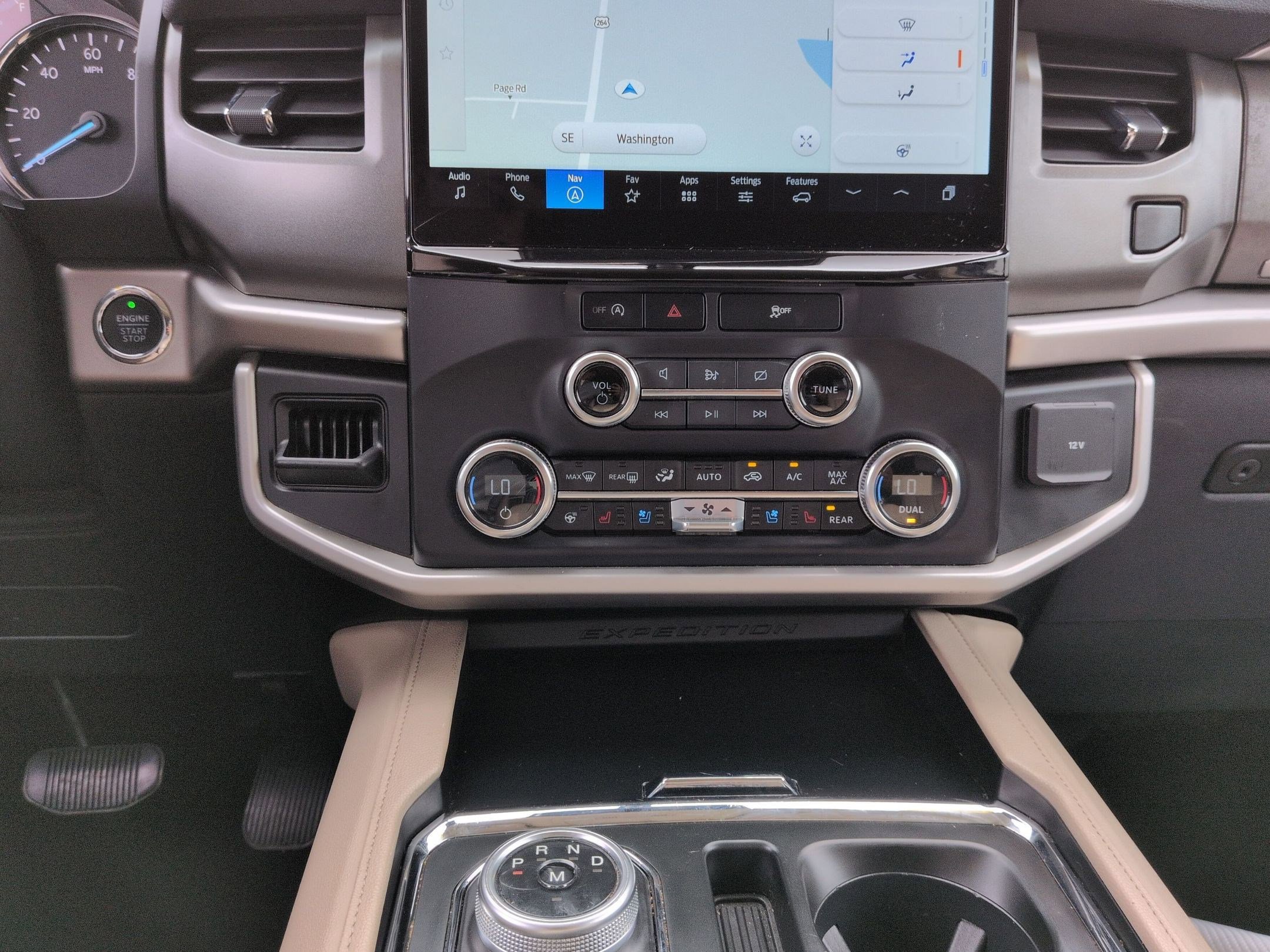 Used 2024 Ford Expedition XLT image 15