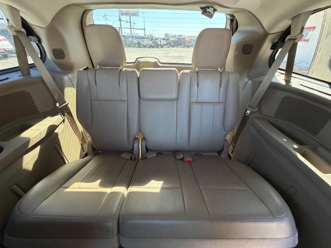 Used 2013 Chrysler Town & Country Touring-L w/ Driver Convenience Group FWD image 18