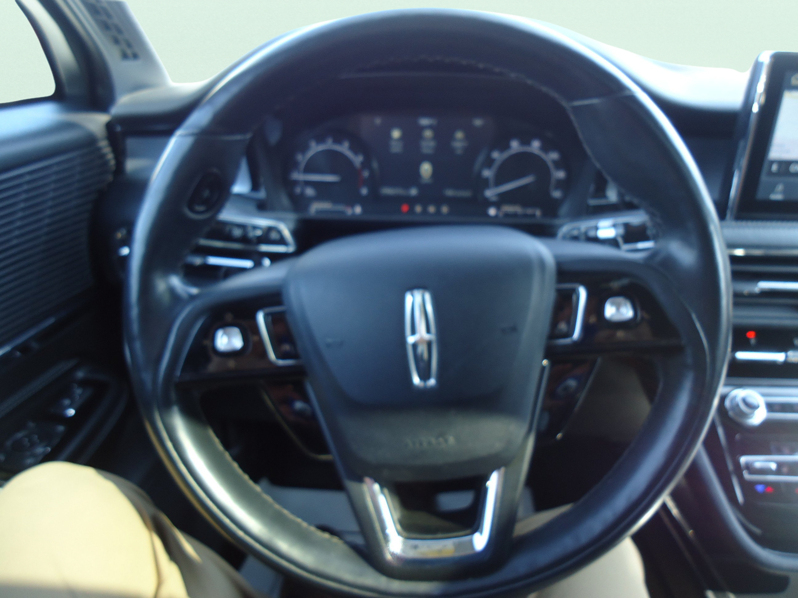 Used 2022 Lincoln Corsair AWD w/ Premium Package image 12