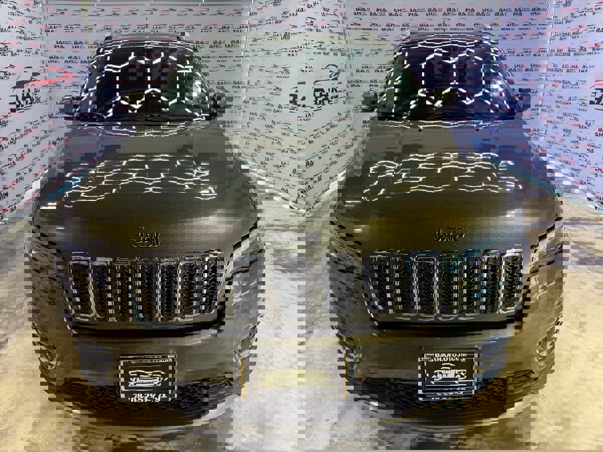 Used 2019 Jeep Cherokee Limited image 4