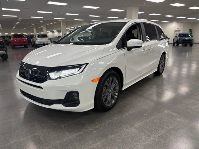 Used 2025 Honda Odyssey Touring image 3