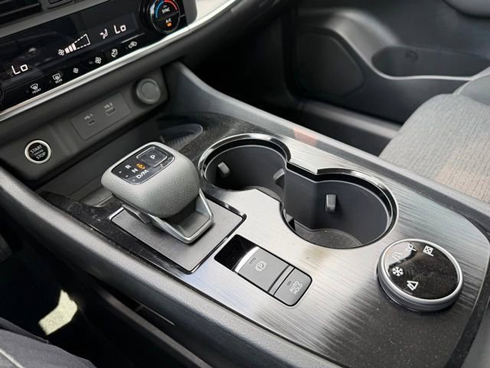 Used 2023 Nissan Rogue SV AWD/4WD image 17