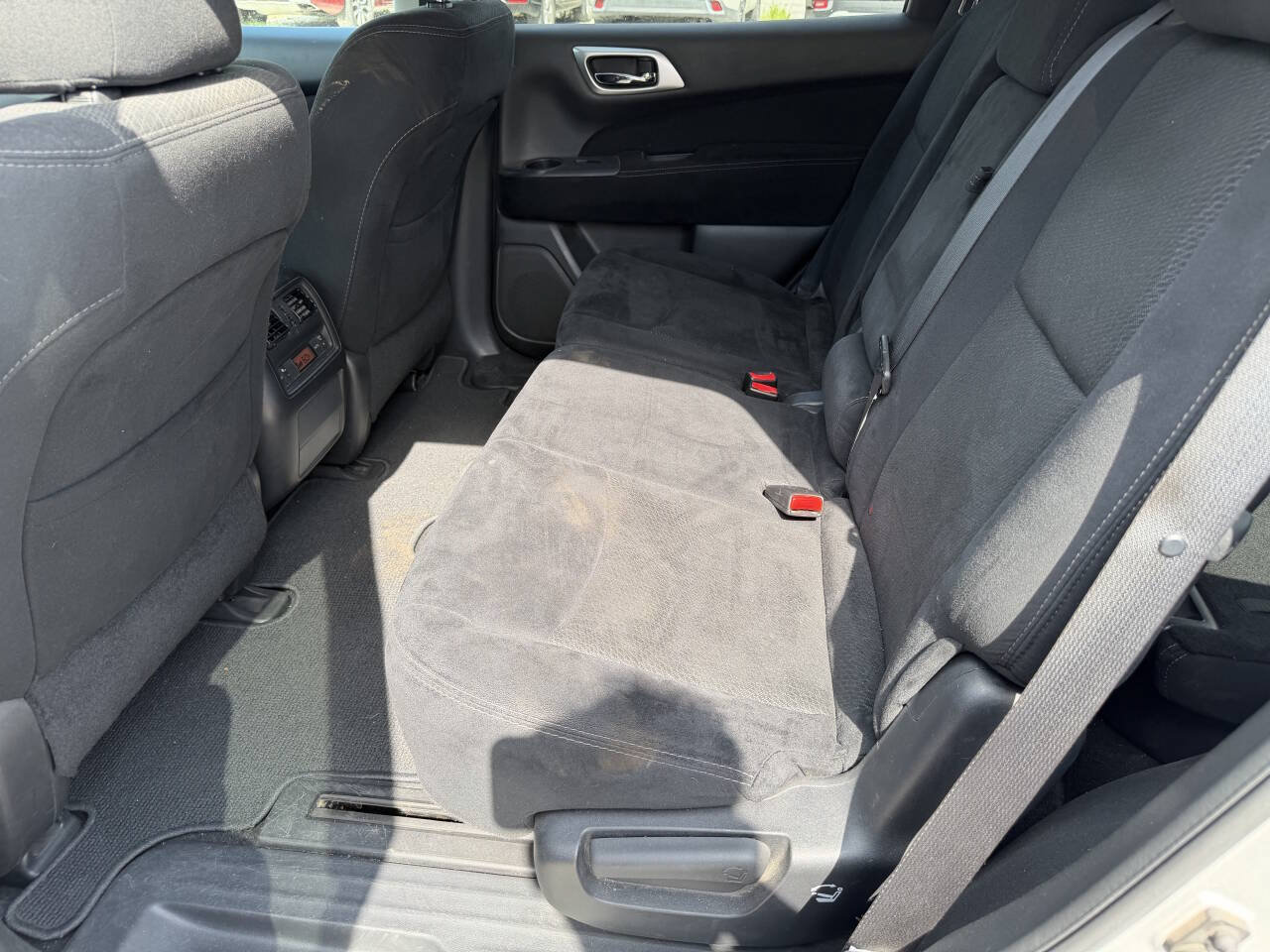 Used 2016 Nissan Pathfinder SV AWD/4WD image 16