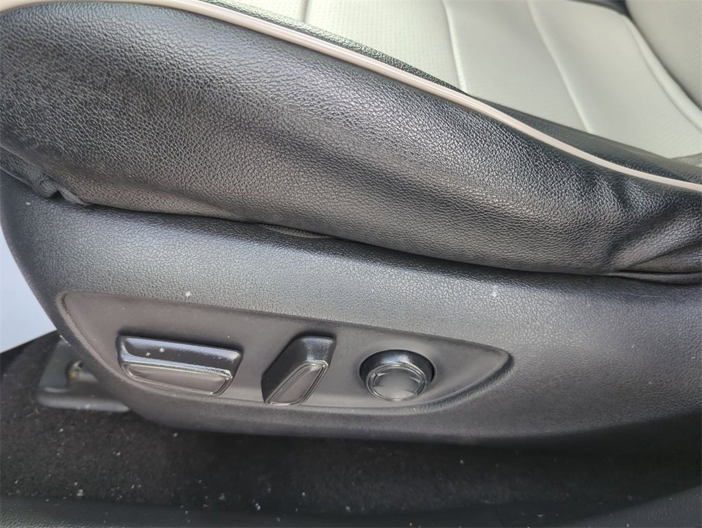 Used 2020 Toyota RAV4 XLE image 18