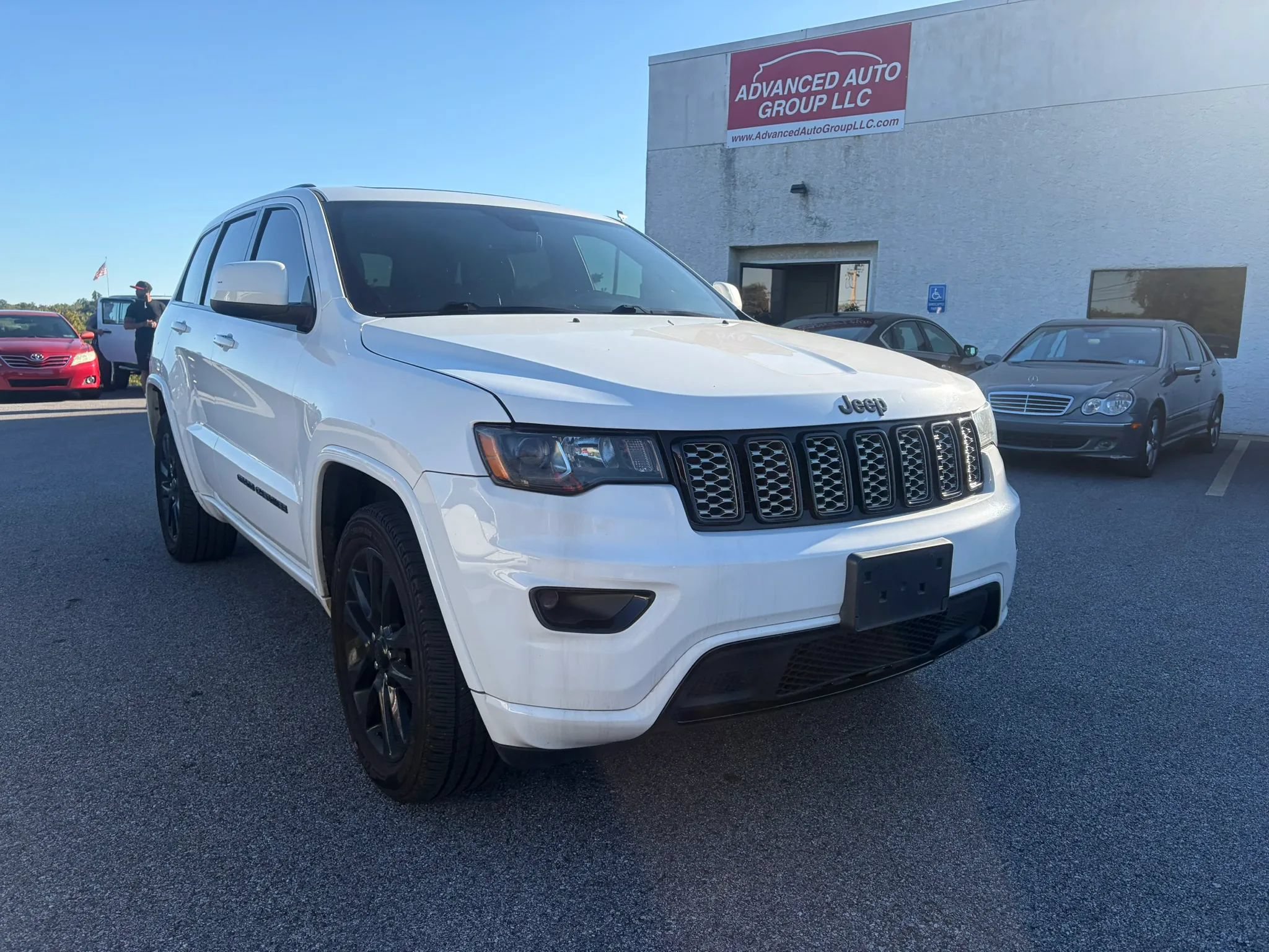 Used 2019 Jeep Grand Cherokee Altitude AWD/4WD image 7