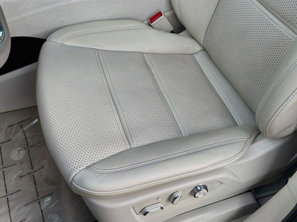 Certified 2023 Cadillac Escalade Sport Platinum w/ LPO, Floor Liner Package AWD/4WD image 20