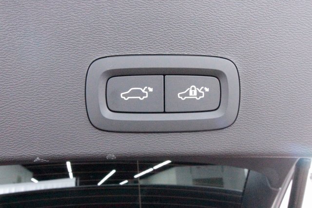 Certified 2025 Volvo XC40 B5 Core w/ Protection Package Premier image 28