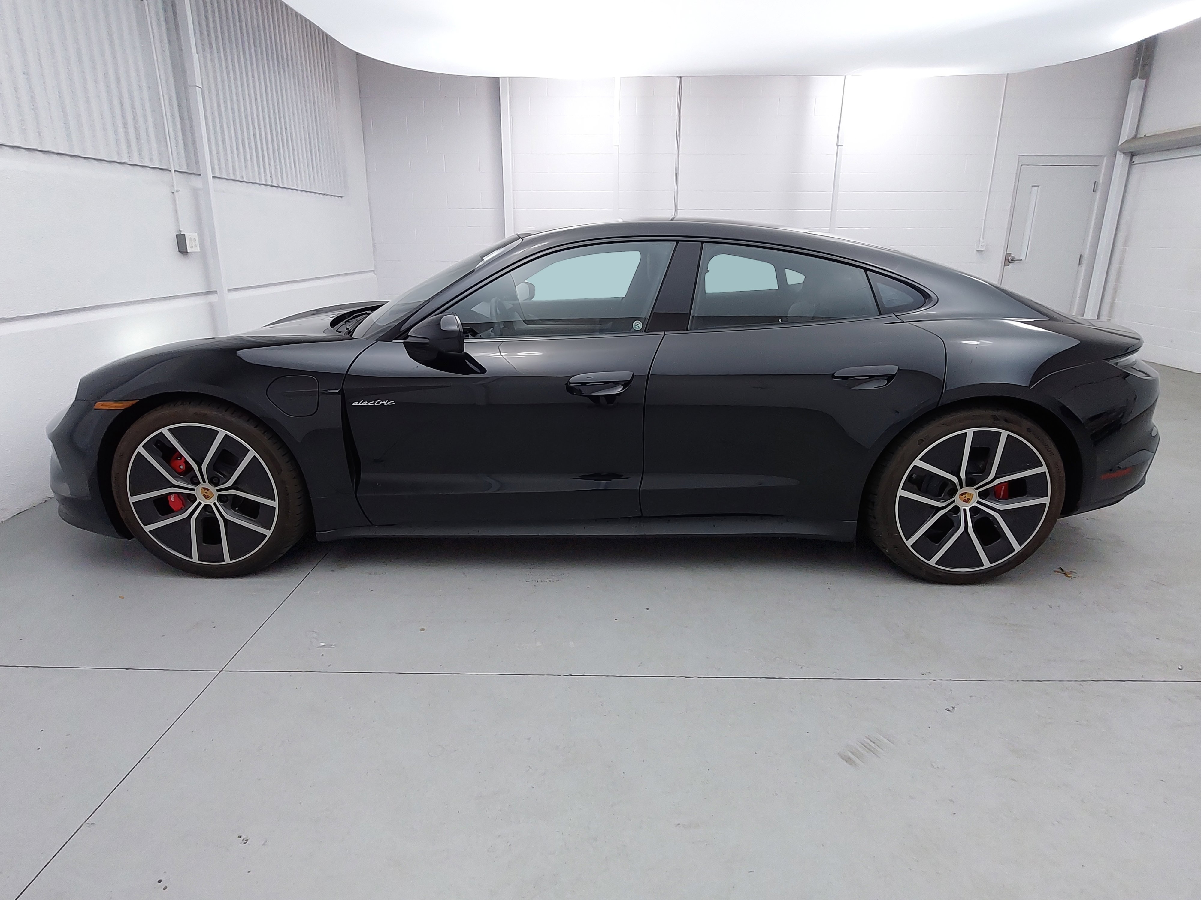 New 2025 Porsche Taycan 4S image 2