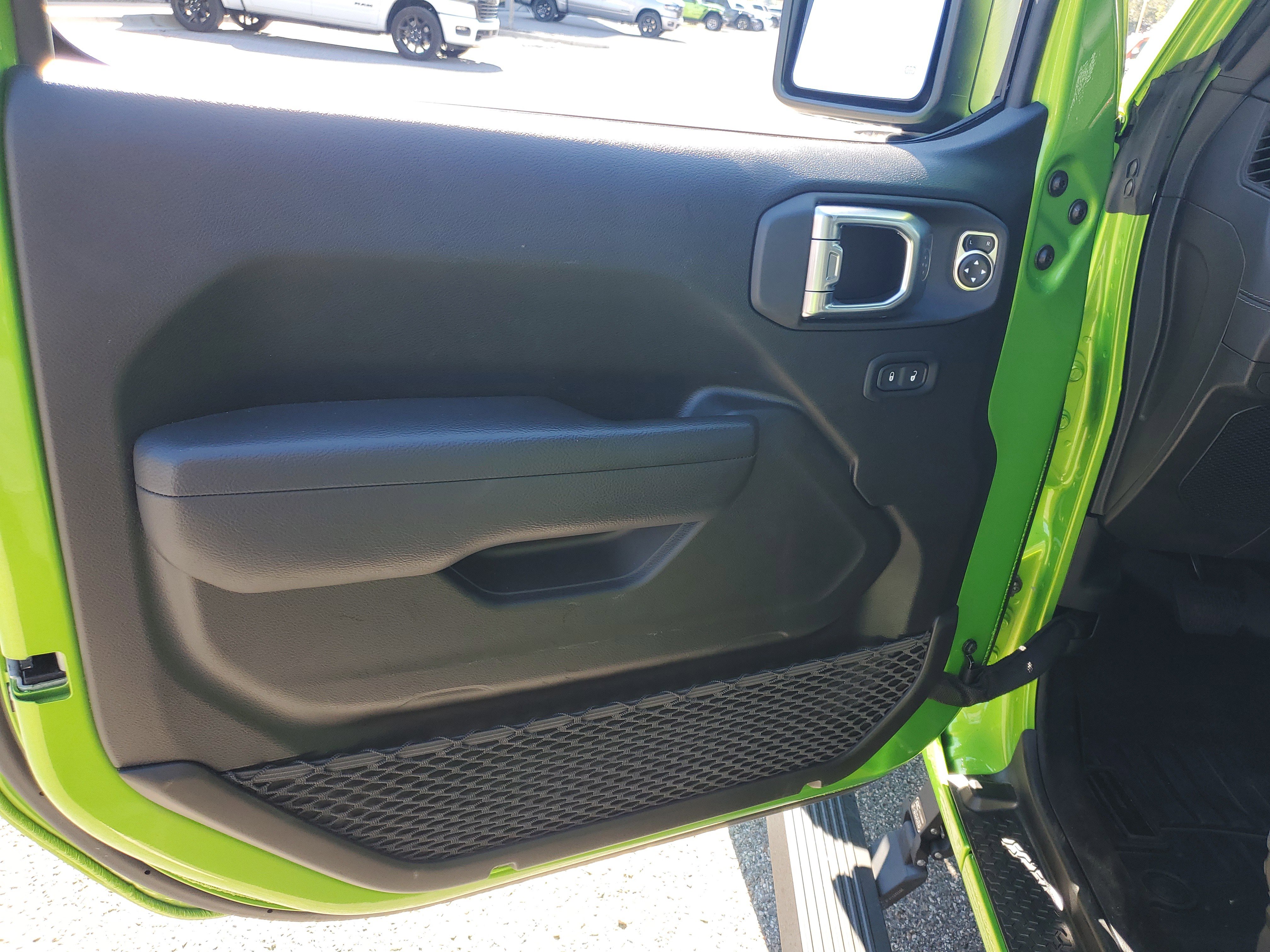 Used 2025 Jeep Wrangler Rubicon image 11