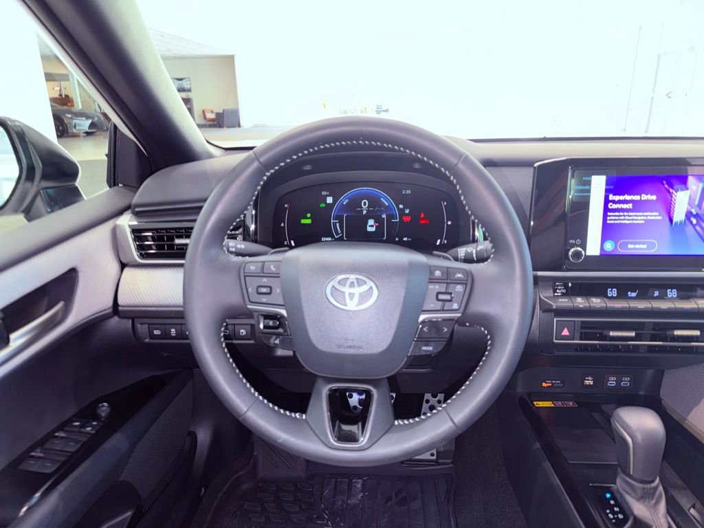 Used 2025 Toyota Camry SE w/ Convenience Package FWD image 16