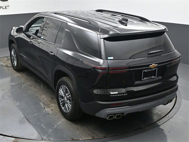 Used 2025 Chevrolet Traverse LT image 42