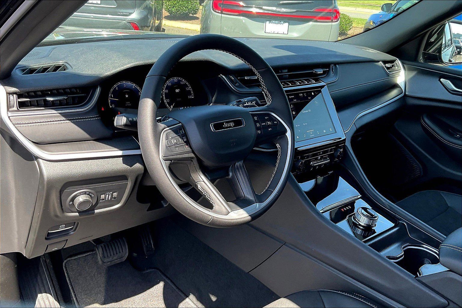 New 2025 Jeep Grand Cherokee L Altitude image 6
