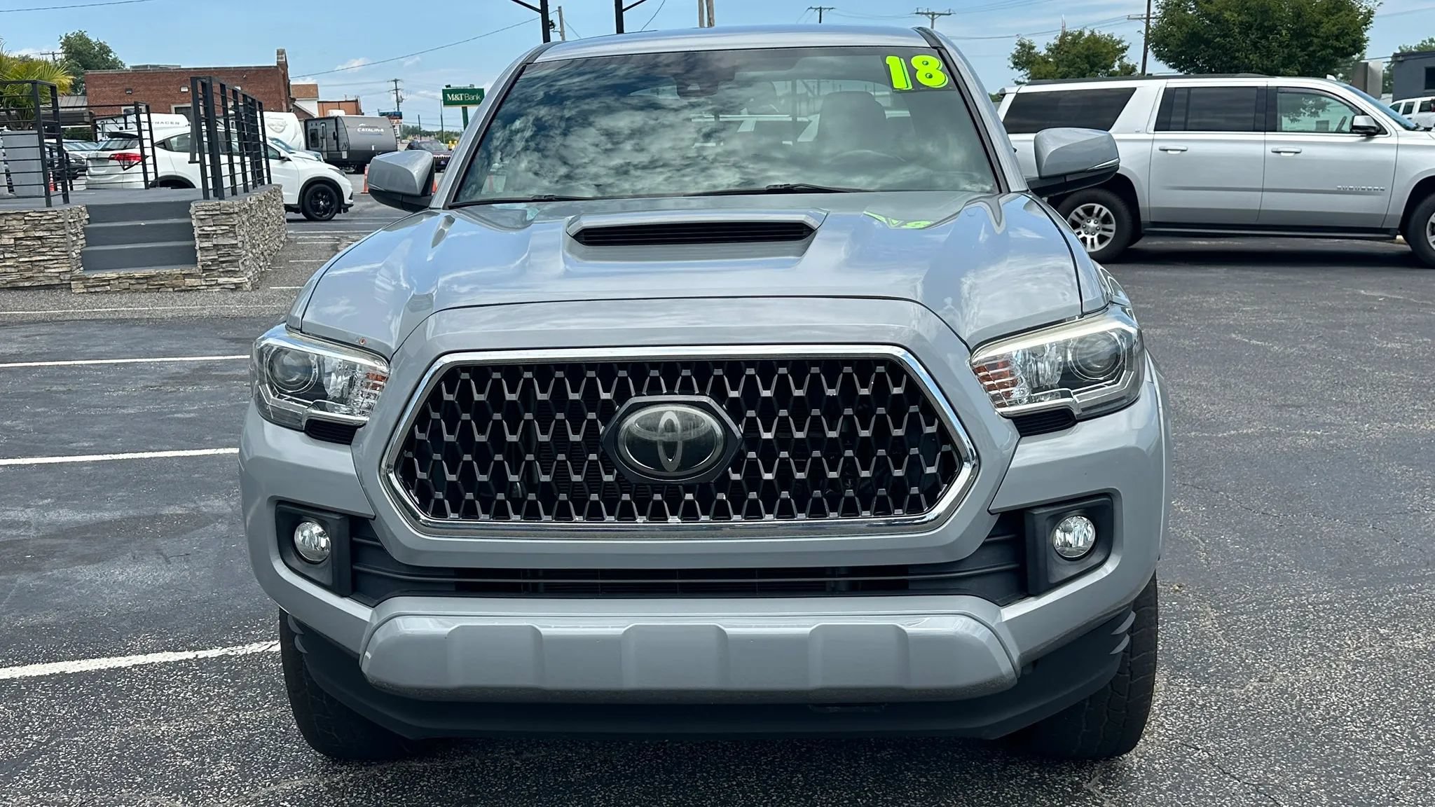 Used 2018 Toyota Tacoma TRD Sport AWD/4WD image 2