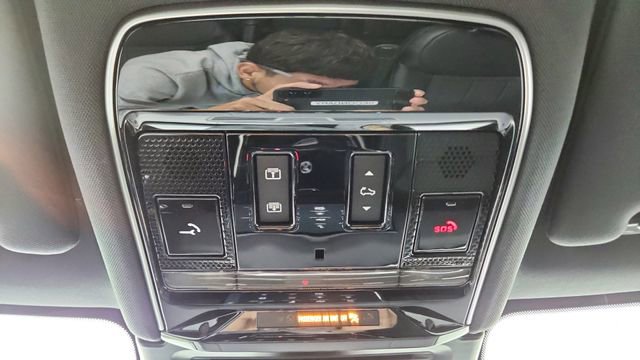Used 2025 Land Rover Range Rover Sport SE image 59