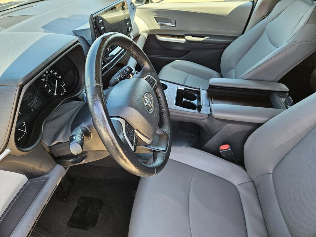 Used 2024 Toyota Sienna XLE FWD image 14