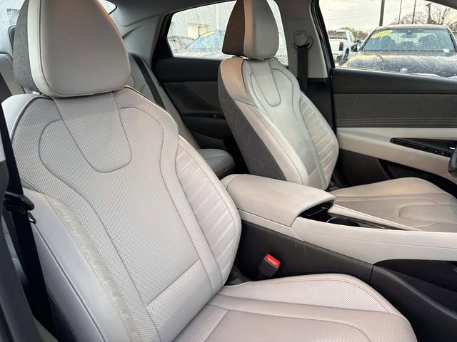 Used 2025 Hyundai Elantra Limited image 10