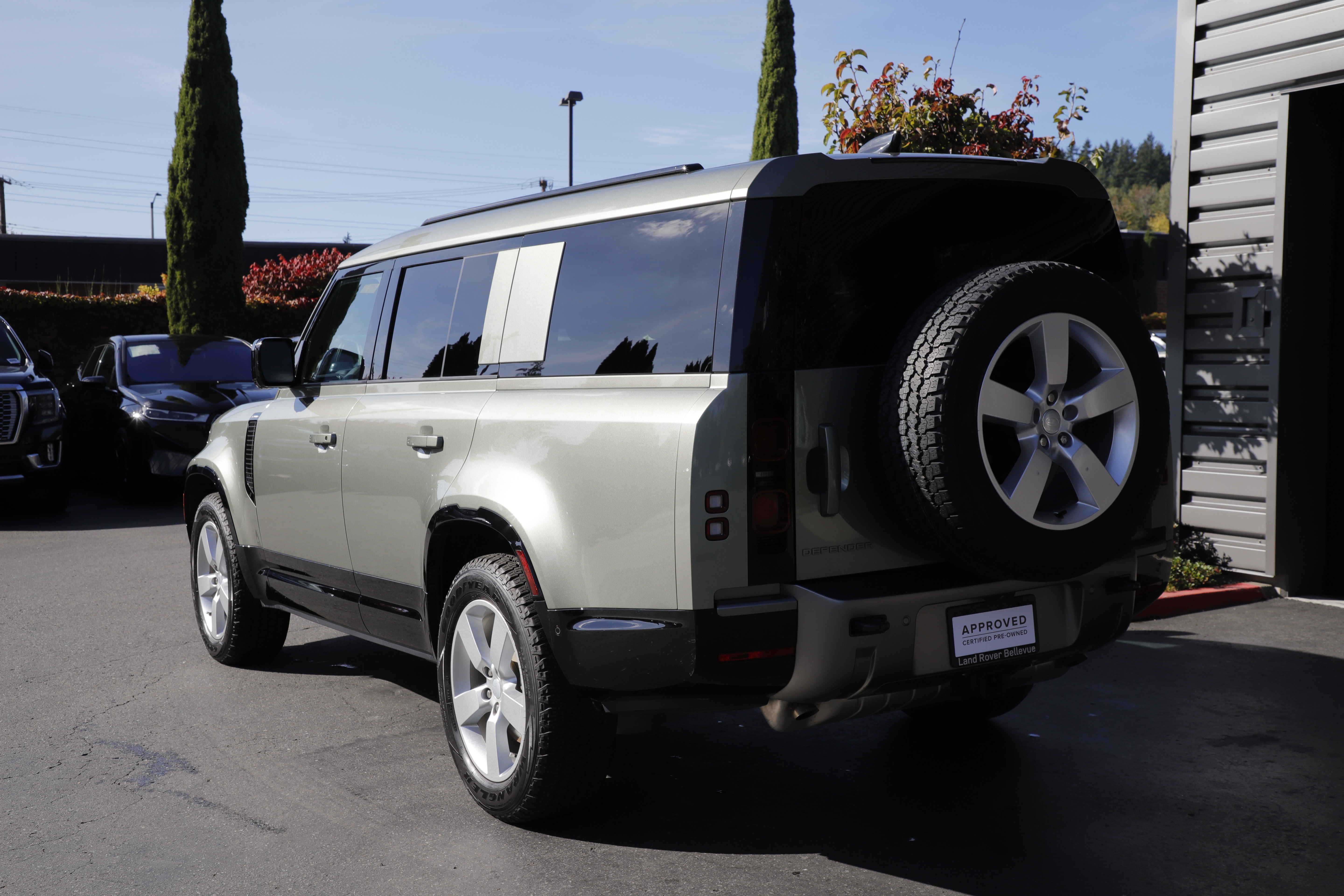 Certified 2025 Land Rover Defender 130 X-Dynamic SE AWD/4WD image 6