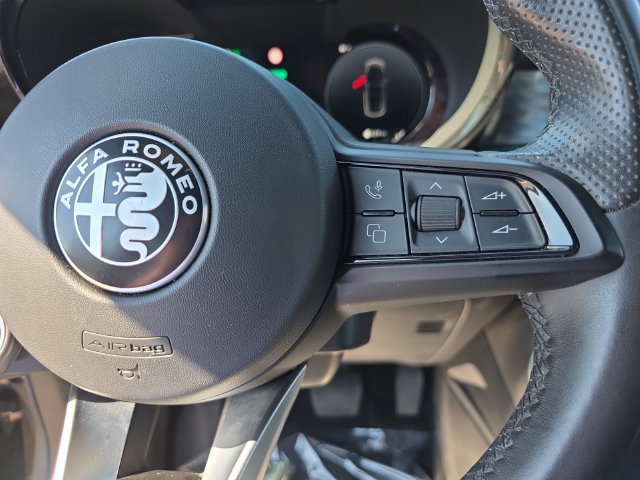 Used 2024 Alfa Romeo Tonale Ti w/ Premium Interior Package AWD/4WD image 21