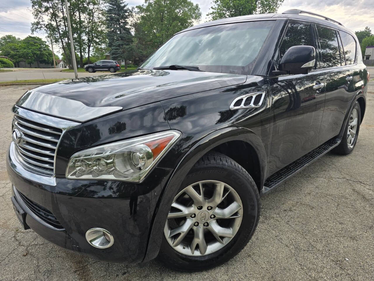 Used 2011 INFINITI QX56 4WD w/ Theater Pkg image 1