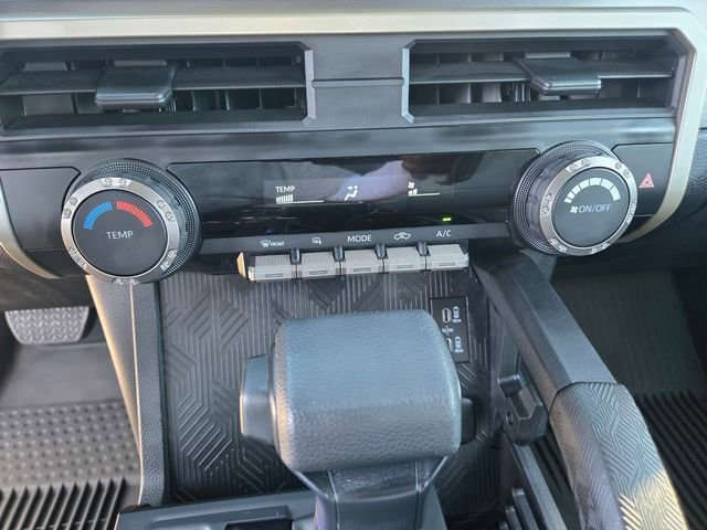 Certified 2025 Toyota Tacoma SR5 AWD/4WD image 17