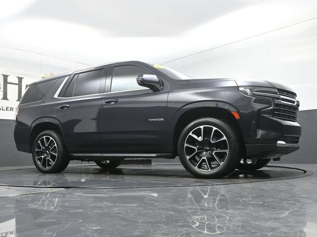 Used 2022 Chevrolet Tahoe LT w/ Luxury Package AWD/4WD image 2