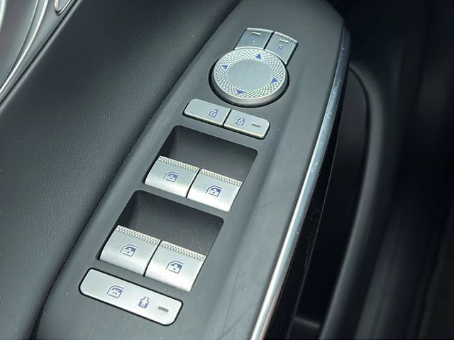 Certified 2025 Genesis GV70 2.5T AWD/4WD image 18